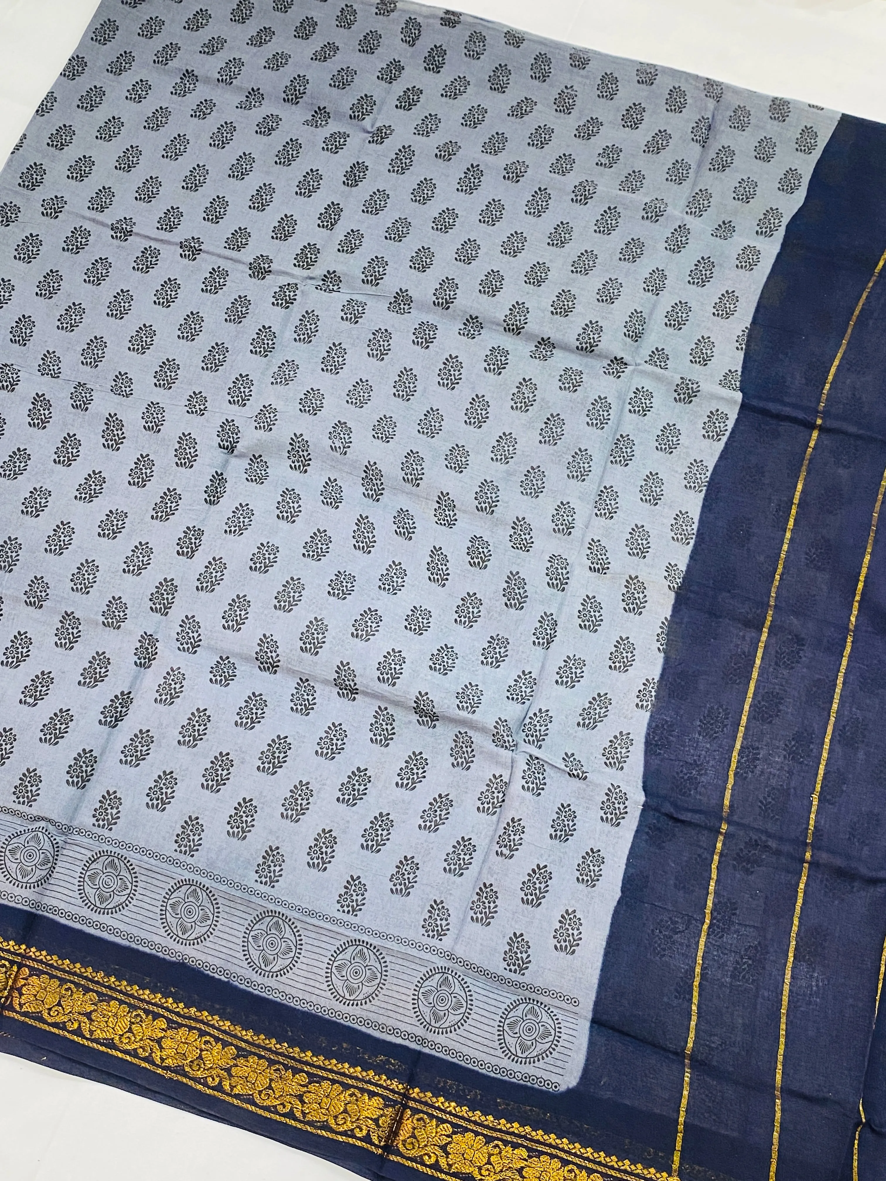 Beautiful Grey Color Pure Sungudi Cotton Saree With Blue Contrast Zari Border