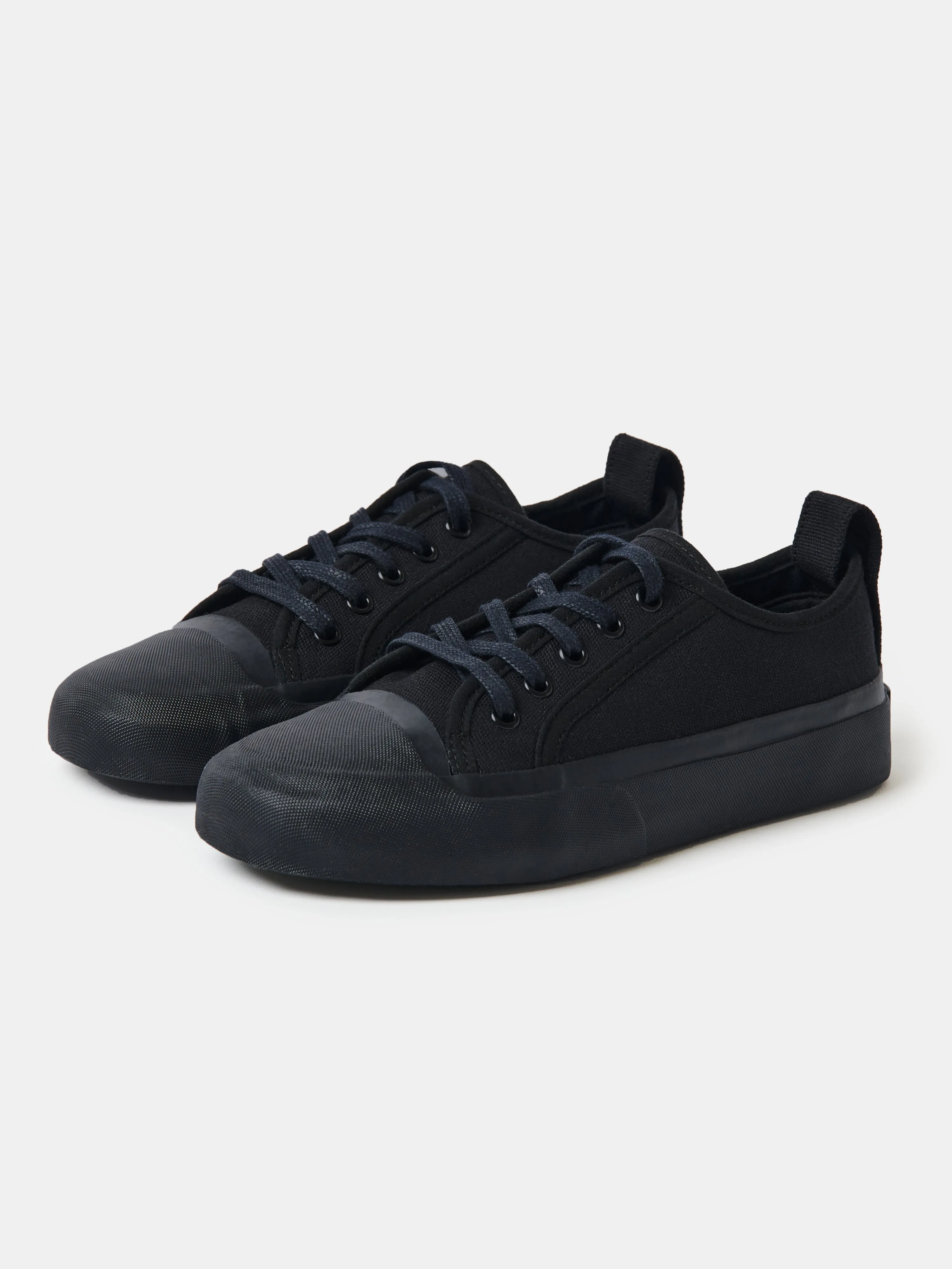 Byrd Canvas Shoe in Darkest Navy