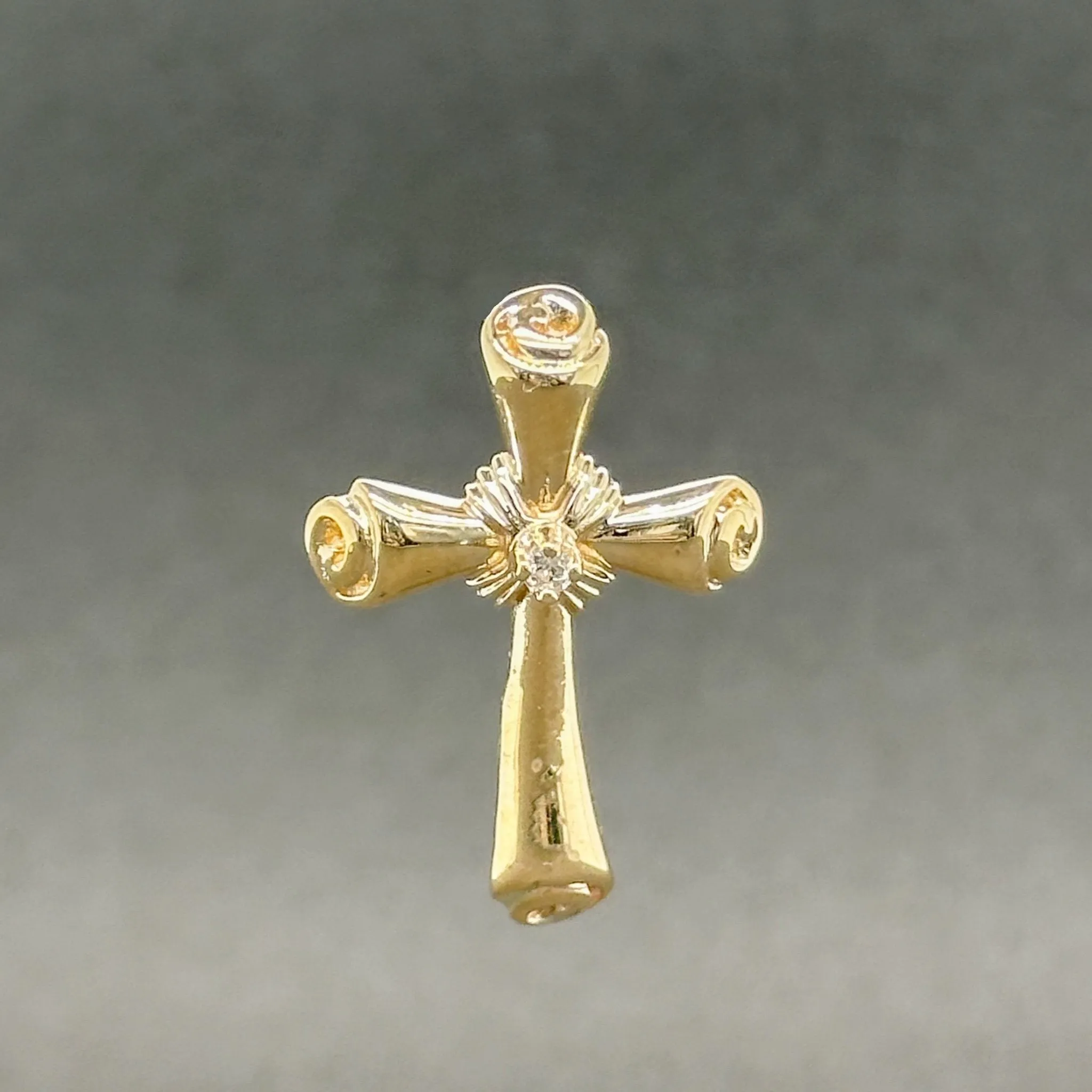 Estate 14K Y Gold 0.03ct I/SI2 Diamond Cross Pendant