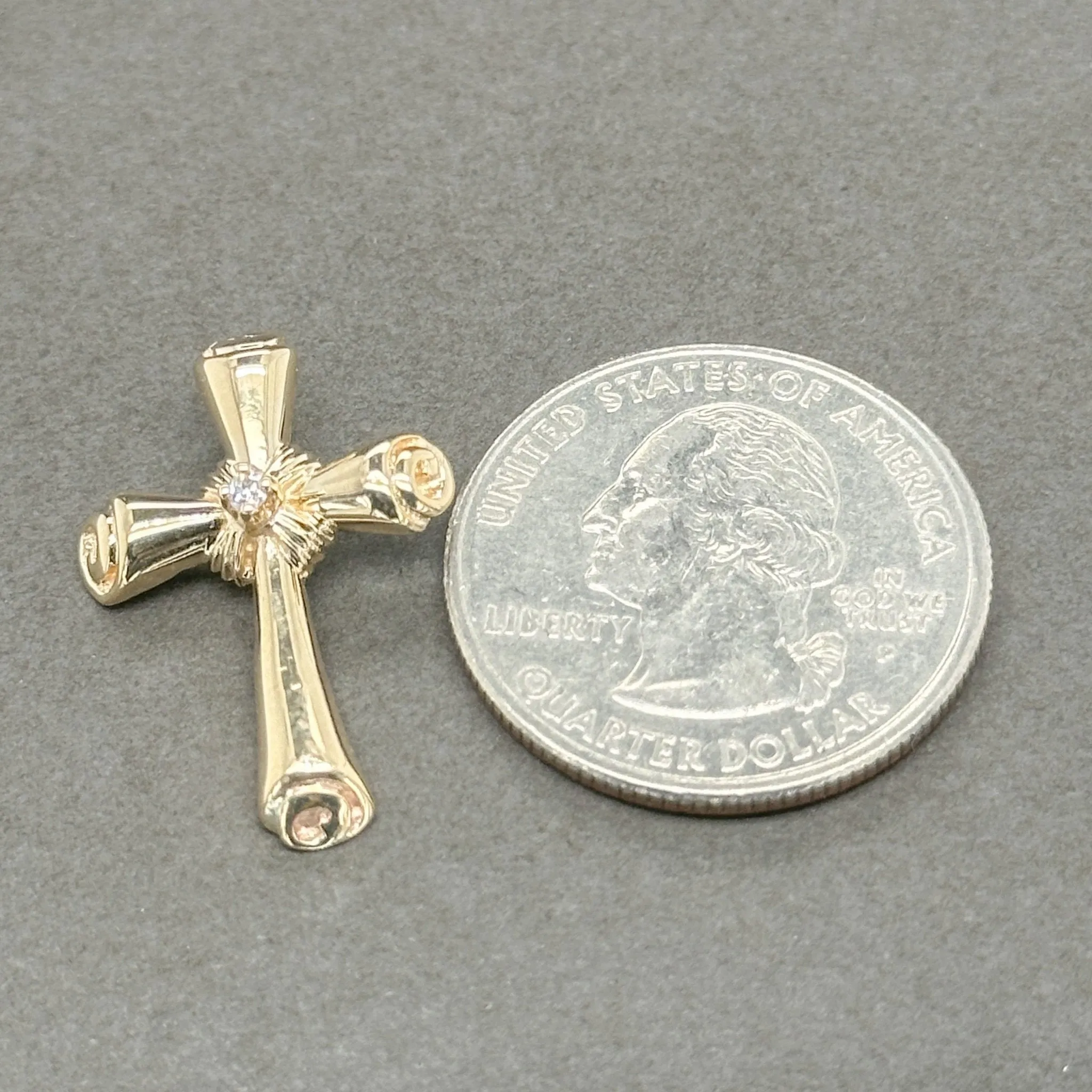 Estate 14K Y Gold 0.03ct I/SI2 Diamond Cross Pendant